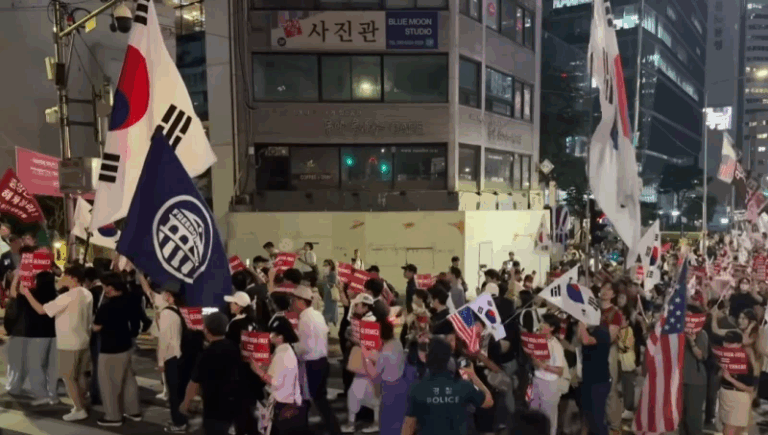 극우 혐중 시위는 ‘깽판’ 맞다 ― 그런데 경찰은 진보 집회도 제한하고 싶어 한다