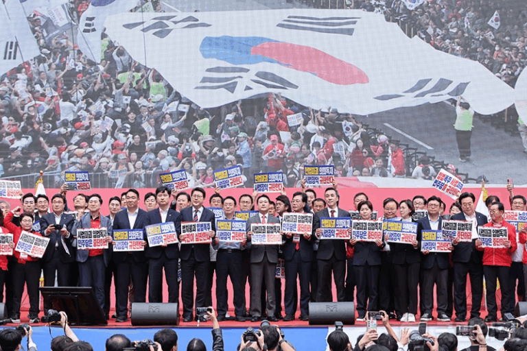 국힘의 극우 반동 공세가 여권의 우유부단함 덕분에 힘을 더 얻다