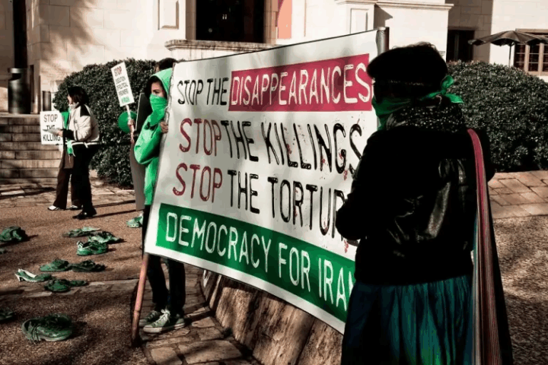 이란 학생들이 반정부 시위를 다시 일으키다